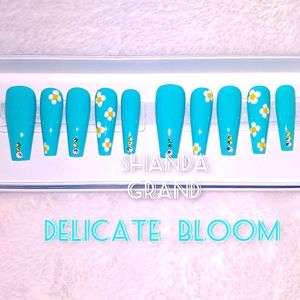 Lux Press-On Nail Set (Coffin Shape)